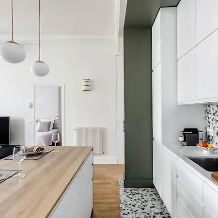 Appartement Elegant A Deux Pas Des Champs-elysees